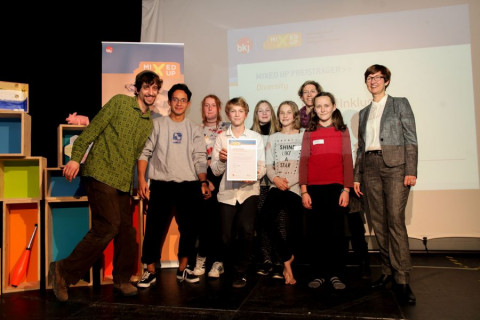 Preisverleihung_Manege frei für Inklusion_ MIXED UP_ Kooperation Circus MoMoLo_UniverSaale_SteinMalEins_ Bild_BKJ