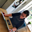 Simone liest Kinderbücher ein und produziert kleine Videoclips