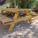 Neue Bänke für den Schulhof der SteinMalEins im Paradies