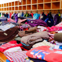 Kleiderbasar Pi mal Daumen_Große Auswahl an Hosen, Shirts, Jacken usw.pi