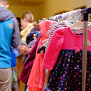 Kleiderbasar Pi mal Daumen_Nach 10 Uhr war die Kita bereits gut gefüllt