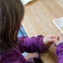 Kreativprojekt_SteinMalEins_Paradies_Weihnachtliches zum Fädeln.jpg