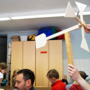 Wackelzahn_Kunstwoche unserer drei QuerWege-Kita’s_in der Holzwerkstatt_Windräder werden gebaut