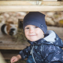 Beim Meerschweinchen füttern.