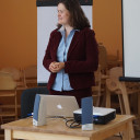 Prof. Dr. Solveig Chilla hält einen Vortrag.