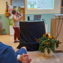 Referentin Claudia Memm  spricht beim Fachempfang über Unterstützte Kommunikation